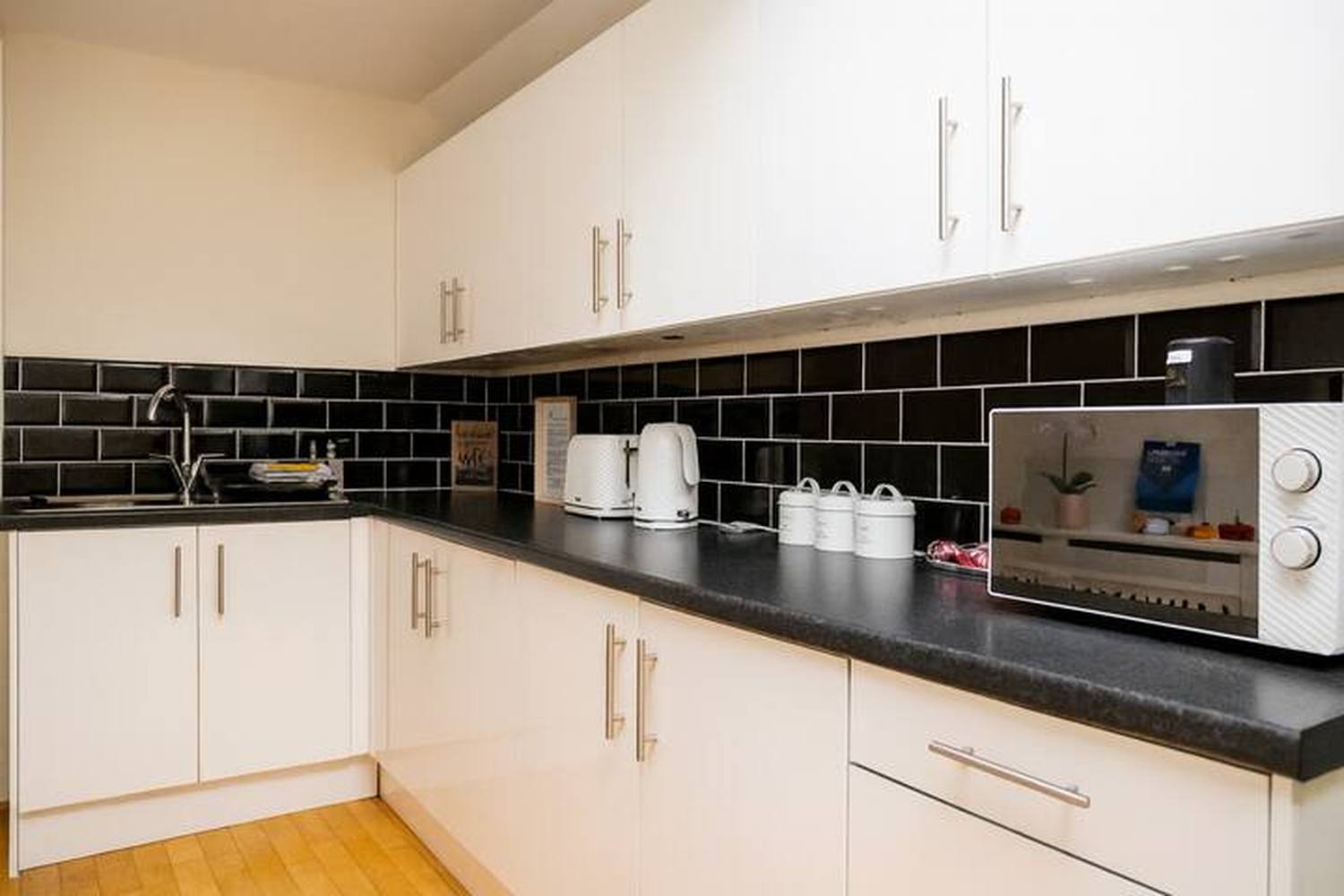 Bright, fully equipped kitchen